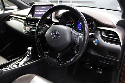 2017 Toyota C-HR - Thumbnail