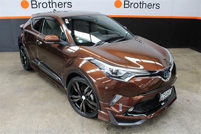 2017 Toyota C-HR - Thumbnail