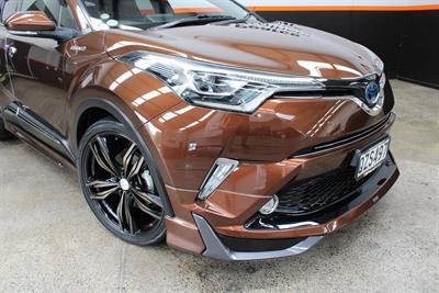 2017 Toyota C-HR - Thumbnail