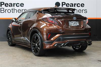 2017 Toyota C-HR - Thumbnail