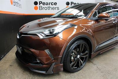 2017 Toyota C-HR - Thumbnail