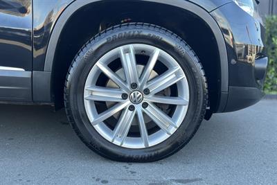 2015 Volkswagen TIGUAN - Thumbnail