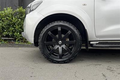 2022 Nissan Navara - Thumbnail