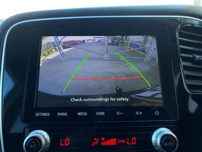 2022 Mitsubishi Outlander - Thumbnail