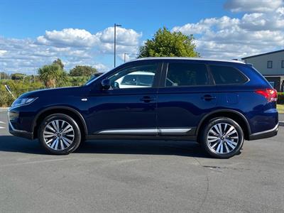 2022 Mitsubishi Outlander - Thumbnail