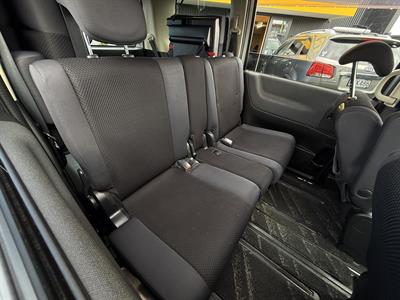 2006 Nissan Serena - Thumbnail
