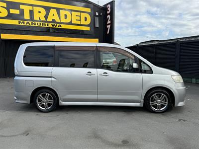 2006 Nissan Serena - Thumbnail