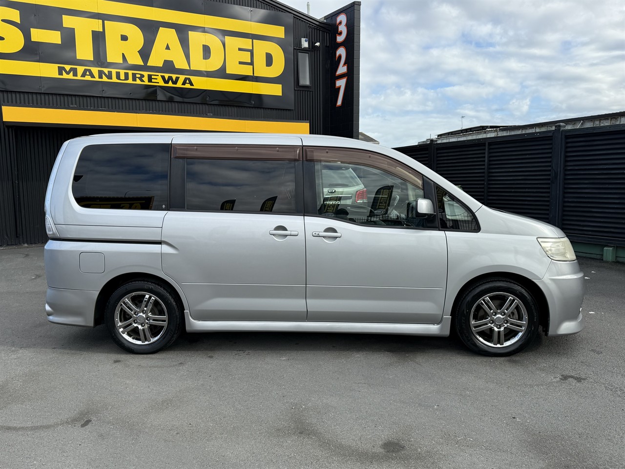 2006 Nissan Serena