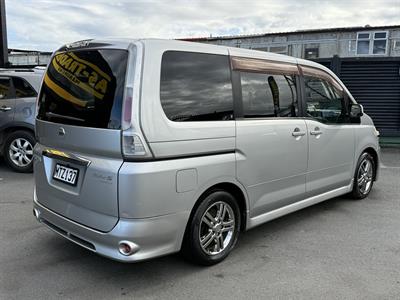2006 Nissan Serena - Thumbnail