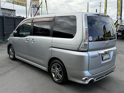 2006 Nissan Serena - Thumbnail