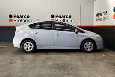 2010 Toyota PRIUS - Thumbnail