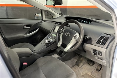 2010 Toyota PRIUS - Thumbnail