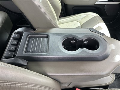 2022 Land Rover Defender - Thumbnail