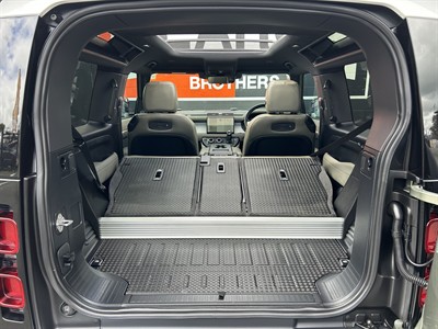 2022 Land Rover Defender - Thumbnail
