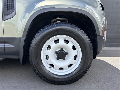 2022 Land Rover Defender - Thumbnail