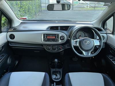 2011 Toyota YARIS - Thumbnail