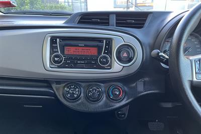 2011 Toyota YARIS - Thumbnail