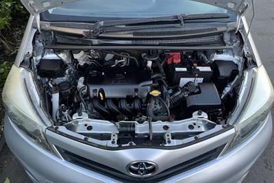 2011 Toyota YARIS - Thumbnail