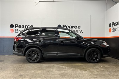 2015 Mitsubishi Outlander - Thumbnail