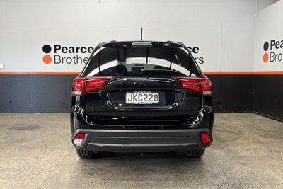 2015 Mitsubishi Outlander - Thumbnail