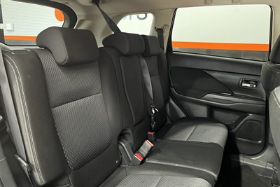 2015 Mitsubishi Outlander - Thumbnail