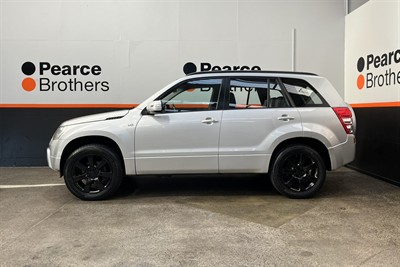2010 Suzuki Grand Vitara - Thumbnail