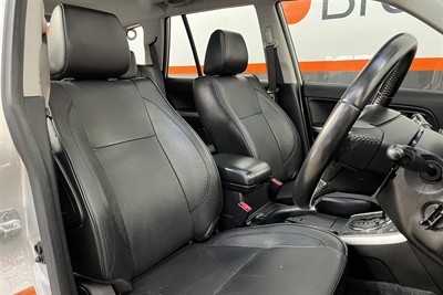 2010 Suzuki Grand Vitara - Thumbnail