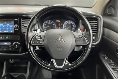 2016 Mitsubishi Outlander - Thumbnail