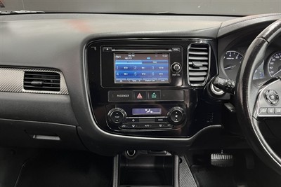 2016 Mitsubishi Outlander - Thumbnail