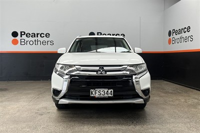 2016 Mitsubishi Outlander - Thumbnail