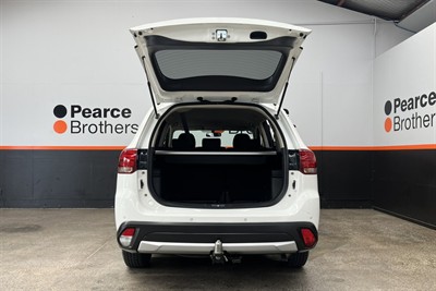 2016 Mitsubishi Outlander - Thumbnail
