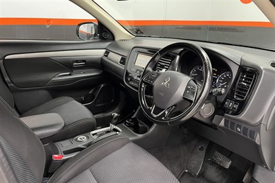 2016 Mitsubishi Outlander - Thumbnail