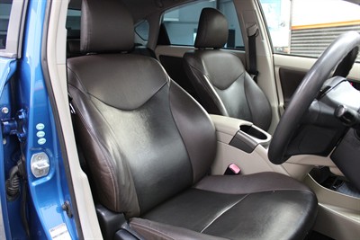 2013 Toyota PRIUS - Thumbnail