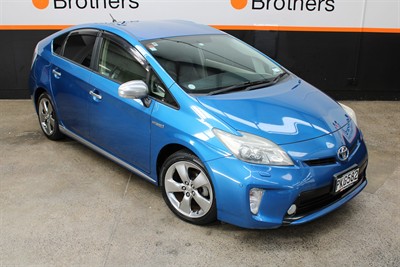 2013 Toyota PRIUS - Thumbnail