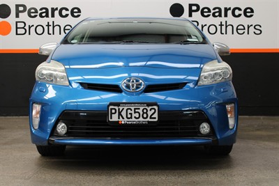 2013 Toyota PRIUS - Thumbnail