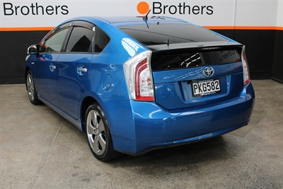 2013 Toyota PRIUS - Thumbnail