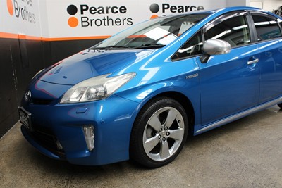 2013 Toyota PRIUS - Thumbnail
