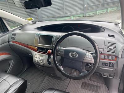 2010 Toyota Estima - Thumbnail