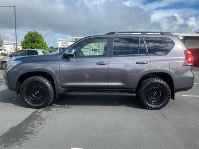 2018 Toyota Landcruiser Prado - Thumbnail