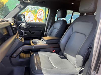 2022 Land Rover Defender - Thumbnail