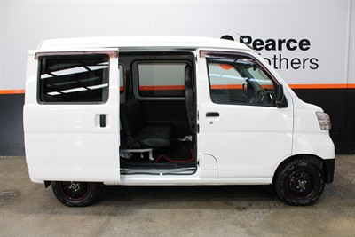 2019 Daihatsu Hijet - Thumbnail