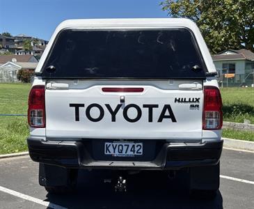 2017 Toyota Hilux - Thumbnail
