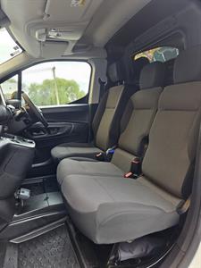 2024 Peugeot Partner - Thumbnail