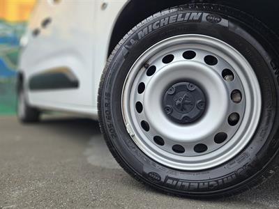 2024 Peugeot Partner - Thumbnail