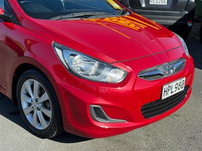 2014 Hyundai Accent - Thumbnail