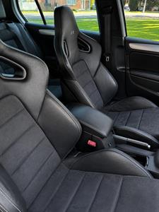 2010 Volkswagen Golf R - Thumbnail