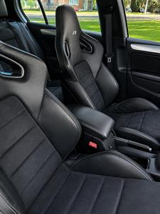 2010 Volkswagen Golf R - Thumbnail