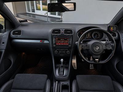 2010 Volkswagen Golf R - Thumbnail