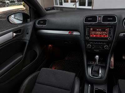 2010 Volkswagen Golf R - Thumbnail