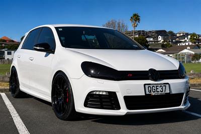 2010 Volkswagen Golf R - Thumbnail